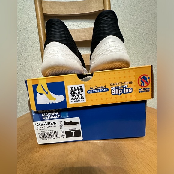 Skechers Slip-ins: GO WALK Flex - Relish-Black, Women’s size 7 - Picture 6 of 8